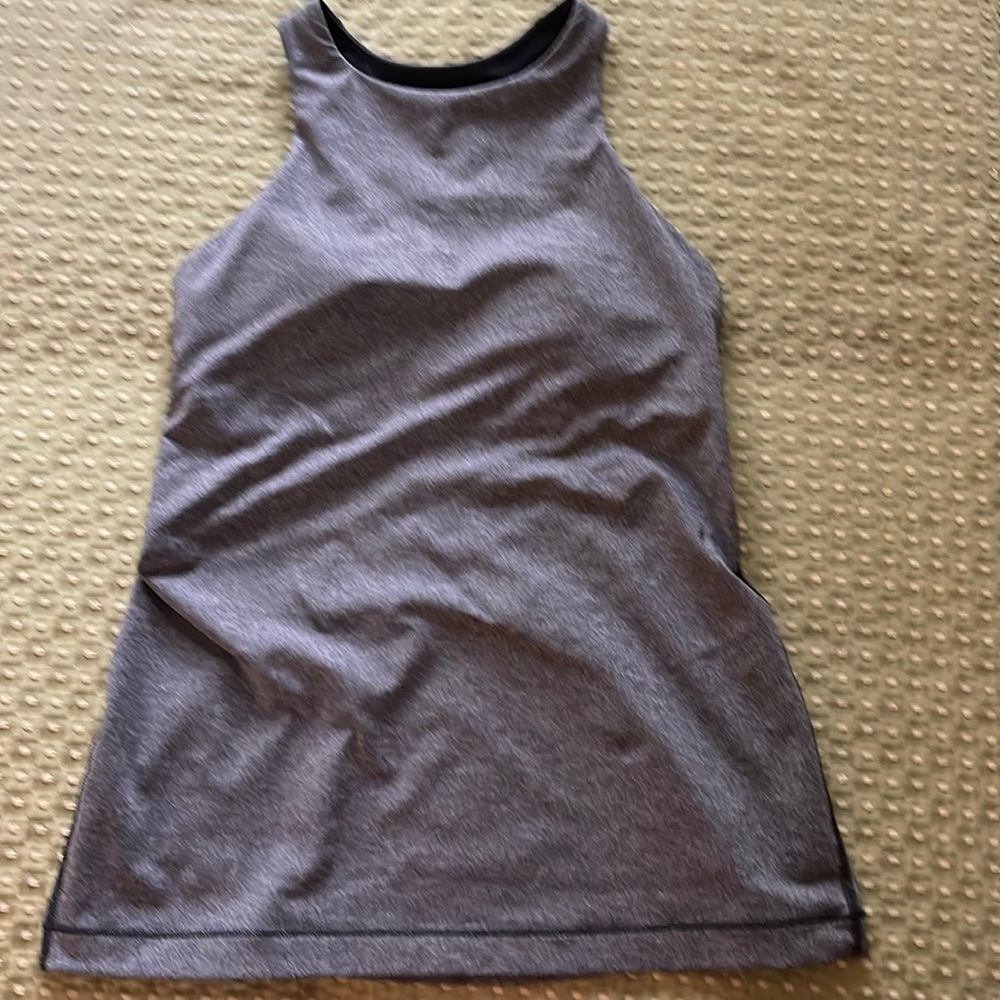 Lululemon like knew athletic top.